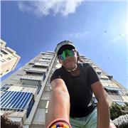 Creativa; Disciplinada  y Deportista de rendimiento. Entrenadora personal